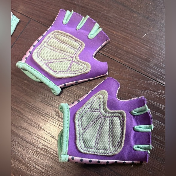 Jojo Siwa size 3-5 yrs helmet, elbow pads, knee pads, gloves pink girly sporty - Picture 4 of 7